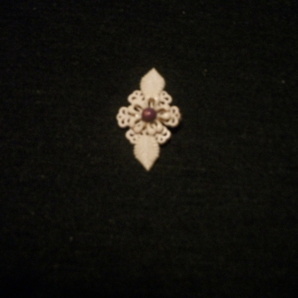 VINTAGE 20S OR 30S DELICATE CELLULOID CARVED PIN - Picture 1 of 3